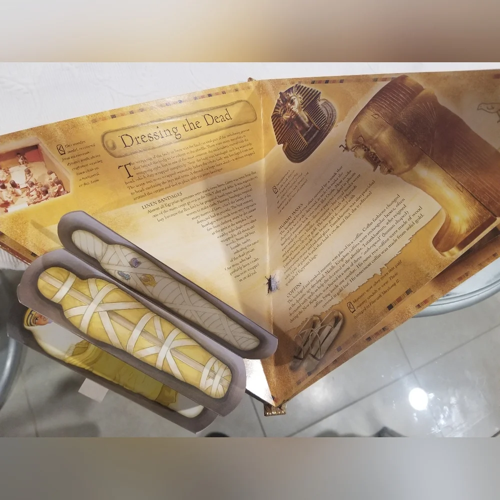Pyramids And Mummies Book - Picture 6 of 7